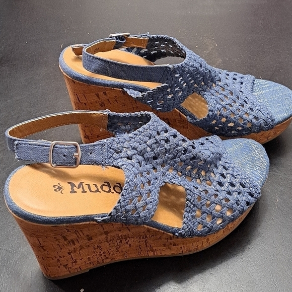 Mudd Blue Perforated Cork Wedge Sandal    Size 8.5 - Picture 7 of 13